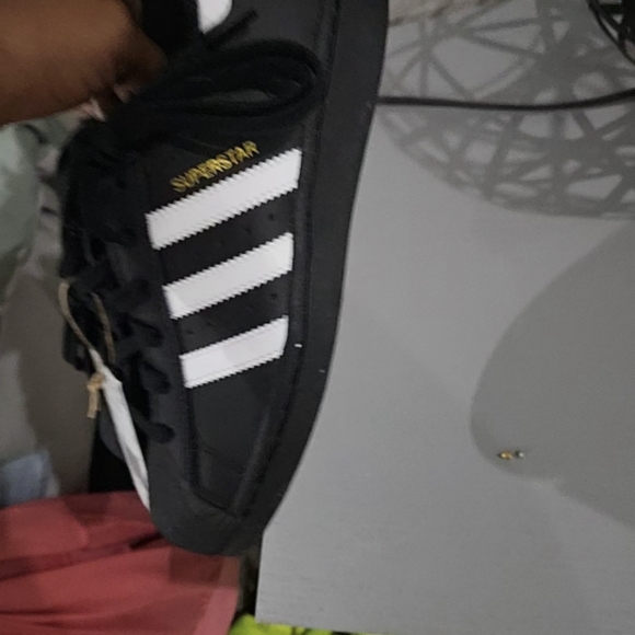 Adidas Black Shell Toe Sneakers 4Y - Picture 4 of 5